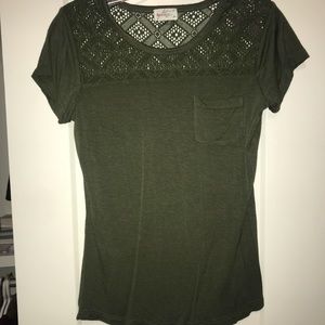 Green casual t-shirt